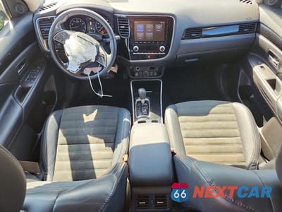 Zdjęcie 8 z 14 samochodu: 2020 MITSUBISHI OUTLANDER SE VIN:JA4AD3A33LZ048735 - miniatura
