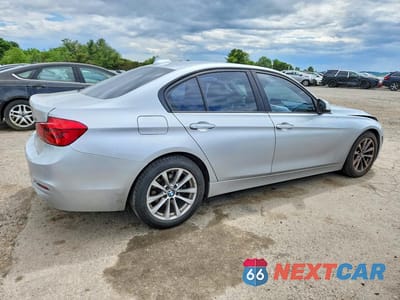Trzecie zdjęcie samochodu z tyłu: 2016 BMW 320 XI VIN:WBA8E5G53GNU21479 - miniatura