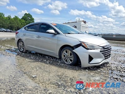 Czwarte zdjęcie samochodu z boku: 2019 HYUNDAI ELANTRA SEL VIN:5NPD84LF2KH415084 - miniatura