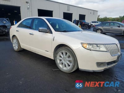 Czwarte zdjęcie samochodu z boku: 2012 LINCOLN MKZ HYBRID VIN:3LNDL2L3XCR832522 - miniatura