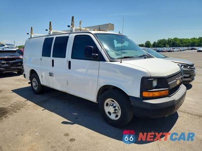 Czwarte zdjęcie samochodu z boku: 2015 CHEVROLET EXPRESS G2500 VIN:1GCWGFCG0F1114181 - miniatura