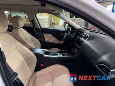 Piąte zdjęcie samochodu w środku: 2019 JAGUAR F-PACE PREMIUM VIN:SADCJ2FX5KA364541 - miniatura