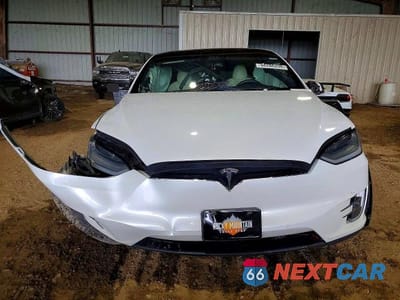 Piąte zdjęcie samochodu w środku: 2021 TESLA MODEL X VIN:5YJXCDE29MF321579 - miniatura