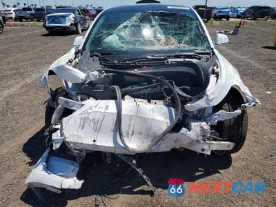 Piąte zdjęcie samochodu w środku: 2019 TESLA MODEL 3 VIN:5YJ3E1EA4KF484622 - miniatura