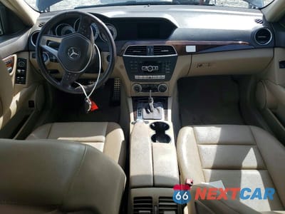 Zdjęcie 9 z 13 samochodu: 2014 MERCEDES-BENZ C 300 4MATIC VIN:WDDGF8AB9EA953051 - miniatura