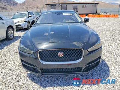 Piąte zdjęcie samochodu w środku: 2017 JAGUAR XE PREMIUM VIN:SAJAJ4BV8HCP14987 - miniatura