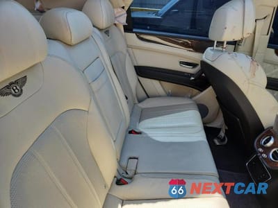 Zdjęcie 11 z 14 samochodu: 2018 BENTLEY BENTAYGA VIN:SJAAC2ZV1JC019776 - miniatura