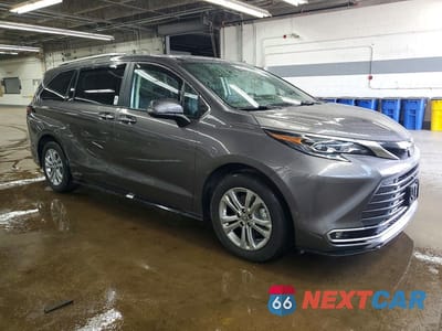 Czwarte zdjęcie samochodu z boku: 2024 TOYOTA SIENNA PLATINUM 7-PASSENGER VIN:5TDESKFC0RS151511 - miniatura