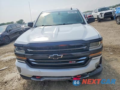 Piąte zdjęcie samochodu w środku: 2017 CHEVROLET SILVERADO K1500 LT VIN:1GCVKREC5HZ386798 - miniatura