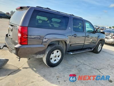 Trzecie zdjęcie samochodu z tyłu: 2010 CHEVROLET SUBURBAN K1500 LT VIN:1GNUKJE32AR223178 - miniatura