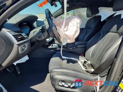Zdjęcie 7 z 12 samochodu: 2022 BMW 750 XI VIN:WBA7U2C09NCK79994 - miniatura