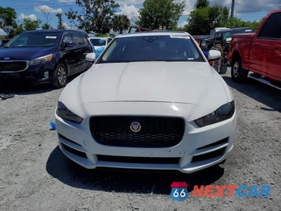 Piąte zdjęcie samochodu w środku: 2017 JAGUAR XE PREMIUM VIN:SAJAD4BG6HA953779 - miniatura