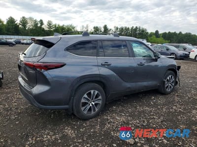 Trzecie zdjęcie samochodu z tyłu: 2024 TOYOTA HIGHLANDER HYBRID XLE VIN:5TDKBRCHXRS606893 - miniatura