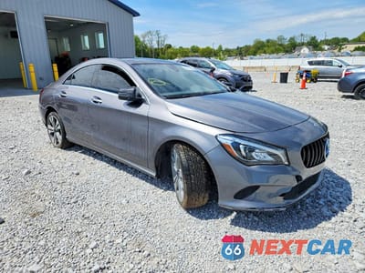 Czwarte zdjęcie samochodu z boku: 2019 MERCEDES-BENZ CLA 250 4MATIC VIN:WDDSJ4GB1KN769235 - miniatura