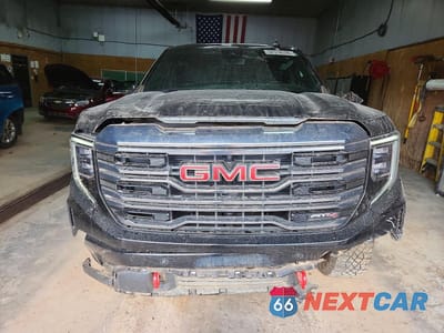 Piąte zdjęcie samochodu w środku: 2024 GMC SIERRA K1500 AT4 VIN:1GTUUEELXRZ160904 - miniatura