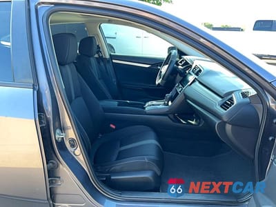 Piąte zdjęcie samochodu w środku: 2018 HONDA CIVIC EX VIN:19XFC2F7XJE031850 - miniatura