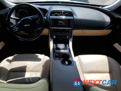 Zdjęcie 8 z 12 samochodu: 2017 JAGUAR XE PRESTIGE VIN:SAJAK4BN1HA953967 - miniatura