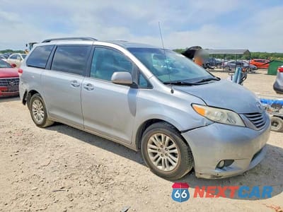 Czwarte zdjęcie samochodu z boku: 2014 TOYOTA SIENNA XLE 8-PASSENGER VIN:5TDYK3DC3ES426188 - miniatura