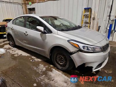 Czwarte zdjęcie samochodu z boku: 2018 KIA FORTE LX VIN:3KPFK4A77JE209641 - miniatura