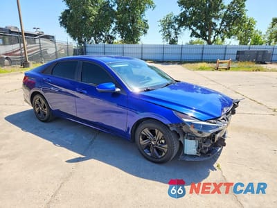 Czwarte zdjęcie samochodu z boku: 2021 HYUNDAI ELANTRA SEL VIN:5NPLM4AG6MH046655 - miniatura