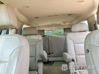 Zdjęcie 10 z 13 samochodu: 2018 CHEVROLET SUBURBAN K1500 LT VIN:1GNSKHKC2JR194527 - miniatura
