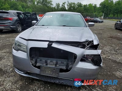 Piąte zdjęcie samochodu w środku: 2015 CHRYSLER 300 S VIN:2C3CCABG4FH903815 - miniatura