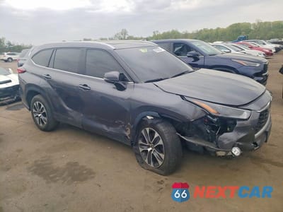 Czwarte zdjęcie samochodu z boku: 2022 TOYOTA HIGHLANDER XLE VIN:5TDGZRAH1NS550678 - miniatura