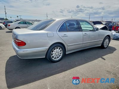 Trzecie zdjęcie samochodu z tyłu: 2001 MERCEDES-BENZ E 320 VIN:WDBJF65J21B200910 - miniatura