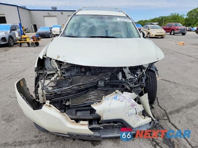 Piąte zdjęcie samochodu w środku: 2015 NISSAN ROGUE SV VIN:5N1AT2ML6FC897792 - miniatura