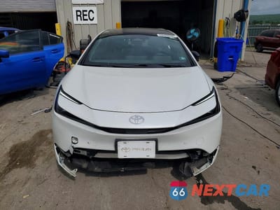 Piąte zdjęcie samochodu w środku: 2023 TOYOTA PRIUS XLE VIN:JTDADABU9P3001848 - miniatura