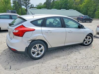 Trzecie zdjęcie samochodu z tyłu: 2013 FORD FOCUS SE VIN:1FADP3K25DL257999 - miniatura
