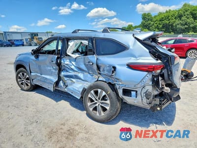 Drugie zdjęcie samochodu z przodu: 2021 TOYOTA HIGHLANDER XLE VIN:5TDGZRAH9MS081032 - miniatura