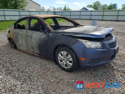 Czwarte zdjęcie samochodu z boku: 2013 CHEVROLET CRUZE LS VIN:1G1PA5SGXD7301223 - miniatura