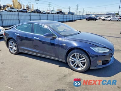 Czwarte zdjęcie samochodu z boku: 2013 TESLA MODEL S VIN:5YJSA1AG9DFP04681 - miniatura