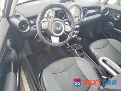 Zdjęcie 8 z 12 samochodu: 2008 MINI COOPER VIN:WMWMF335X8TT67133 - miniatura