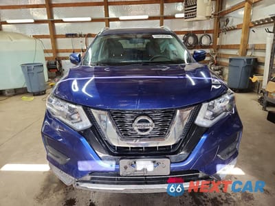 Piąte zdjęcie samochodu w środku: 2017 NISSAN ROGUE SV VIN:KNMAT2MT7HP542792 - miniatura