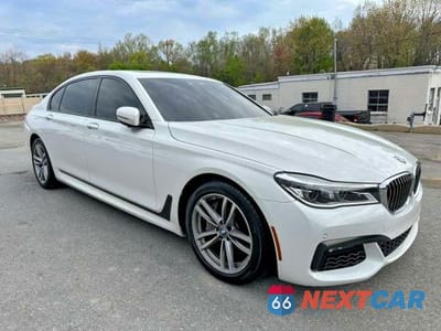Czwarte zdjęcie samochodu z boku: 2019 BMW 750 XI VIN:WBA7F2C52KB240316 - miniatura