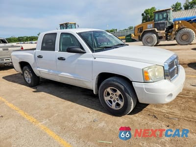 Czwarte zdjęcie samochodu z boku: 2005 DODGE DAKOTA QUAD LARAMIE VIN:1D7HE58N75S138556 - miniatura