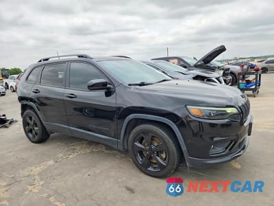 Czwarte zdjęcie samochodu z boku: 2020 JEEP CHEROKEE LATITUDE PLUS VIN:1C4PJLLB6LD581690 - miniatura