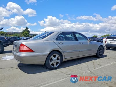 Trzecie zdjęcie samochodu z tyłu: 2005 MERCEDES-BENZ S 500 VIN:WDBNG75J85A442021 - miniatura