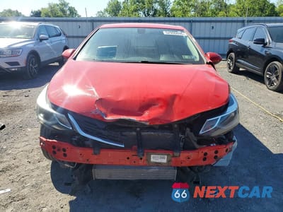 Piąte zdjęcie samochodu w środku: 2017 CHEVROLET CRUZE LT VIN:1G1BE5SM2H7185364 - miniatura