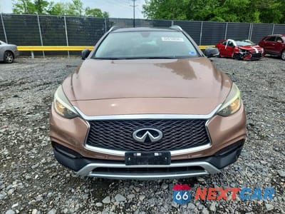 Piąte zdjęcie samochodu w środku: 2018 INFINITI QX30 PREMIUM VIN:SJKCH5CR2JA047018 - miniatura