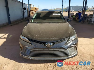 Piąte zdjęcie samochodu w środku: 2022 TOYOTA CAMRY LE VIN:4T1C11AK0NU689761 - miniatura
