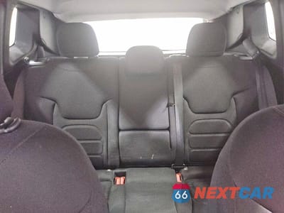 Zdjęcie 10 z 13 samochodu: 2022 JEEP RENEGADE LATITUDE VIN:ZACNJDB16NPN50575 - miniatura
