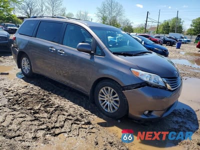 Czwarte zdjęcie samochodu z boku: 2015 TOYOTA SIENNA XLE 8-PASSENGER VIN:5TDYK3DC3FS671333 - miniatura