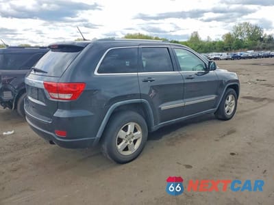 Trzecie zdjęcie samochodu z tyłu: 2011 JEEP GRAND CHEROKEE LAREDO VIN:1J4RR4GG4BC614956 - miniatura