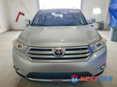 Piąte zdjęcie samochodu w środku: 2011 TOYOTA HIGHLANDER SE VIN:5TDZK3EH6BS024322 - miniatura