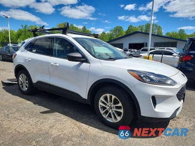 Czwarte zdjęcie samochodu z boku: 2022 FORD ESCAPE SE VIN:1FMCU9G65NUA64935 - miniatura