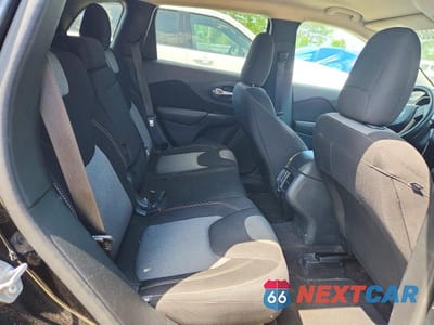 Zdjęcie 10 z 12 samochodu: 2016 JEEP CHEROKEE SPORT VIN:1C4PJLAB0GW329799 - miniatura