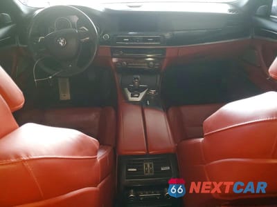 Zdjęcie 8 z 12 samochodu: 2013 BMW M5 VIN:WBSFV9C55DD096707 - miniatura
